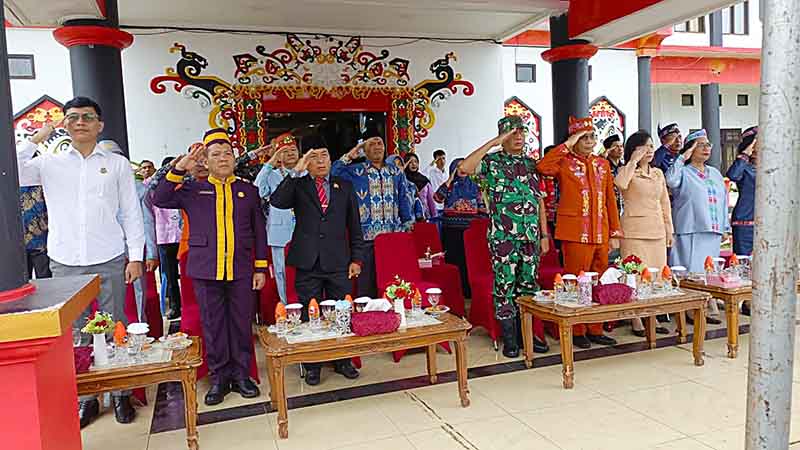 Ketua DPRD Mura Hadiri Peringatan Hardiknas