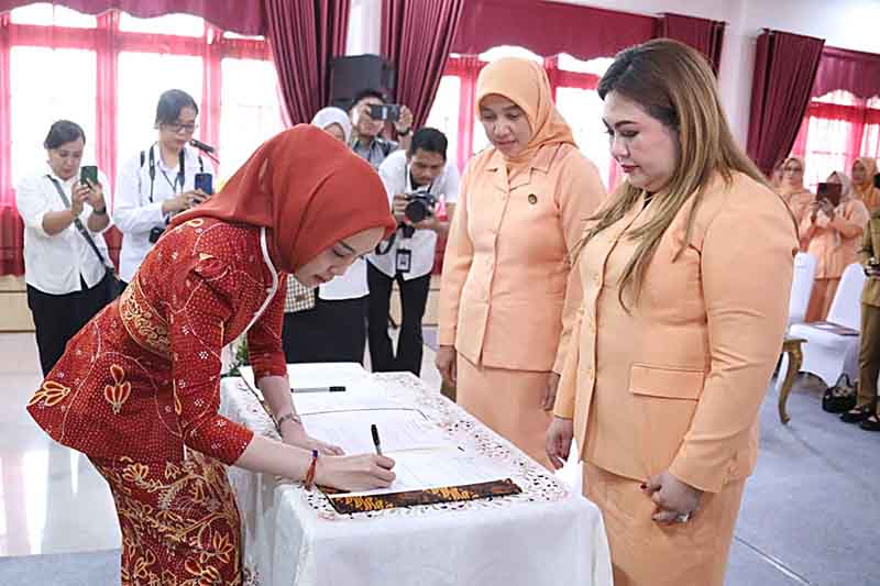 Ketua TP-PKK Serah Terima Jabatan DWP Baru