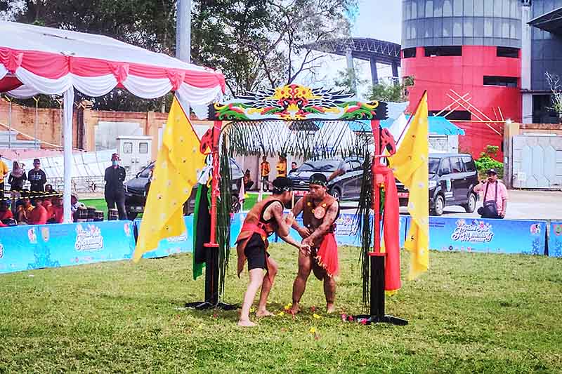 Lawang Sakepeng sebagai Bela Diri Sambut Tamu Kehormatan