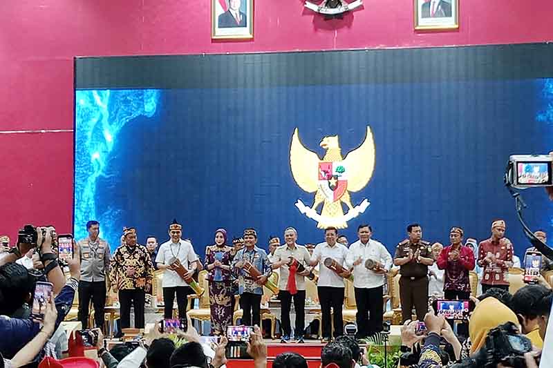 Minta Dukungan Pempus Percepatan Pembangunan Daerah