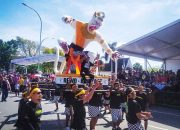 Patung Kera Raksasa Kotingen Kobar Curi Perhatian Warga
