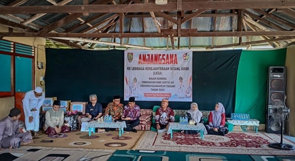 Peringati HUT ke-68 Kalteng Pemprov Serahkan Bantuan ke LKSA