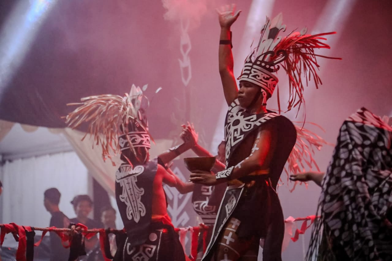 Tari Pedalaman Lantunkan Mantra dan Syair Perjalanan Spiritual 