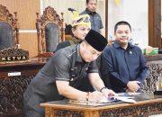 Wabup Hadiri Paripurna Penandatanganan Nota Kesepakatan RPJMD