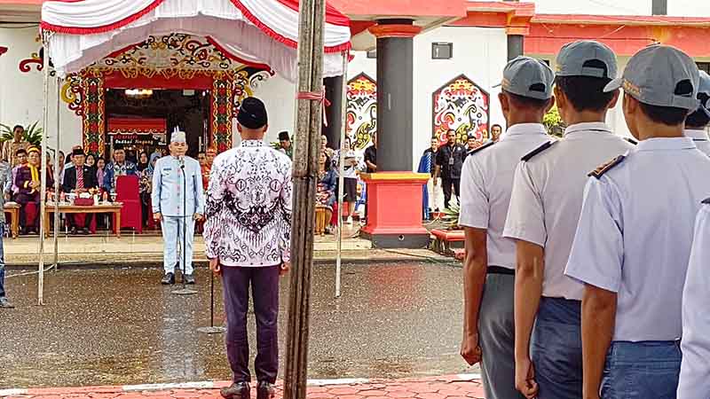 Wabup Pimpin Upacara Hardiknas Dibawah Guyuran Hujan