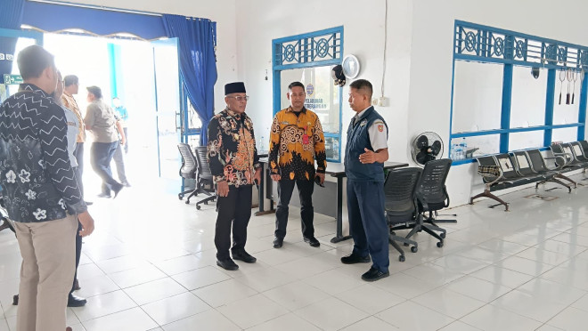 Wabup Tinjau Pelabuhan Penyeberangan Kumai 