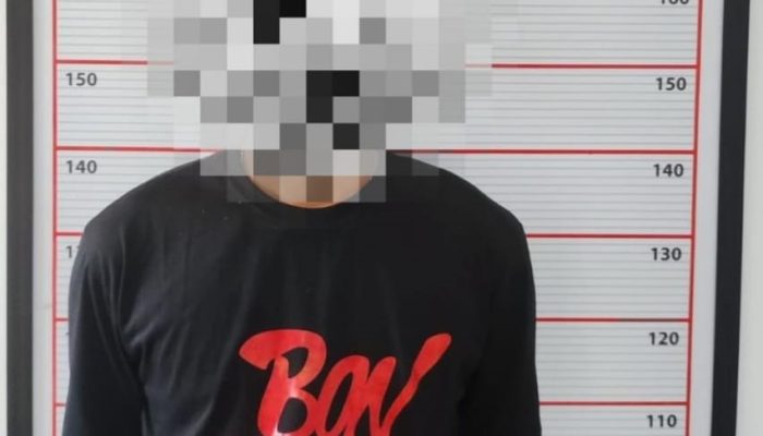 Polisi Ciduk Buruh Pengedar Arak di Kobar