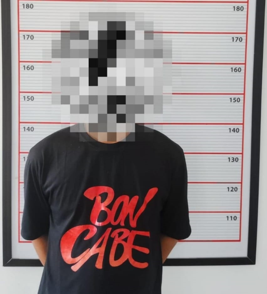 Polisi Ciduk Buruh Pengedar Arak di Kobar