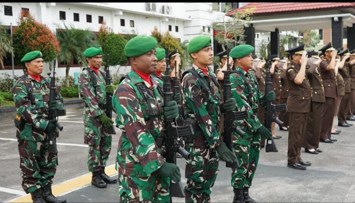TNI Mulai Menjaga Kantor Kejaksaan di Kalteng