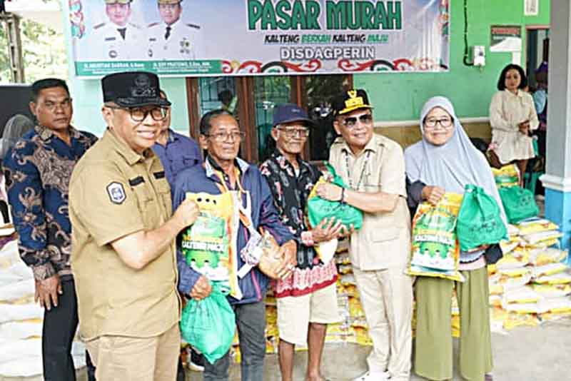 1.000 Paket Sembako Gratis bagi Warga Desa Riam Durian