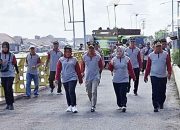 Bupati Bersih-Bersih Sampah Bersama Warga Bantaran Sungai 