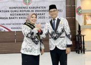 Dikukuhkan Jadi Ibunda Guru, Nurhidayah Berkomitmen Mendukung Perjuangan PGRI 