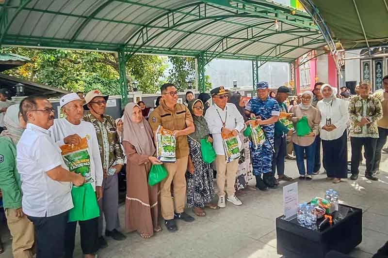 Gubernur Kunjungan ke Pasar Murah Asam Baru