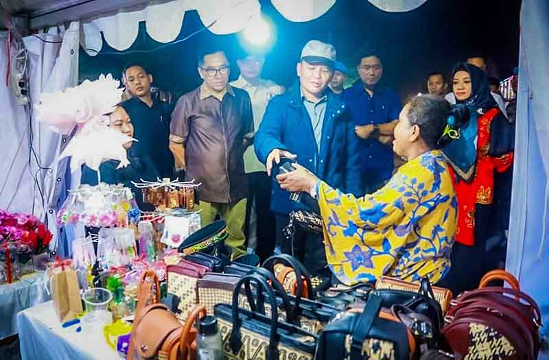 Gubernur Sapa Masyarakat di Huma Betang Night Ketiga