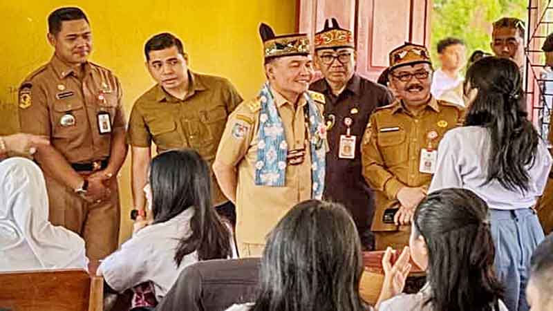 Gubernur Tinjau Sapras SMAN 3 Palangka Raya