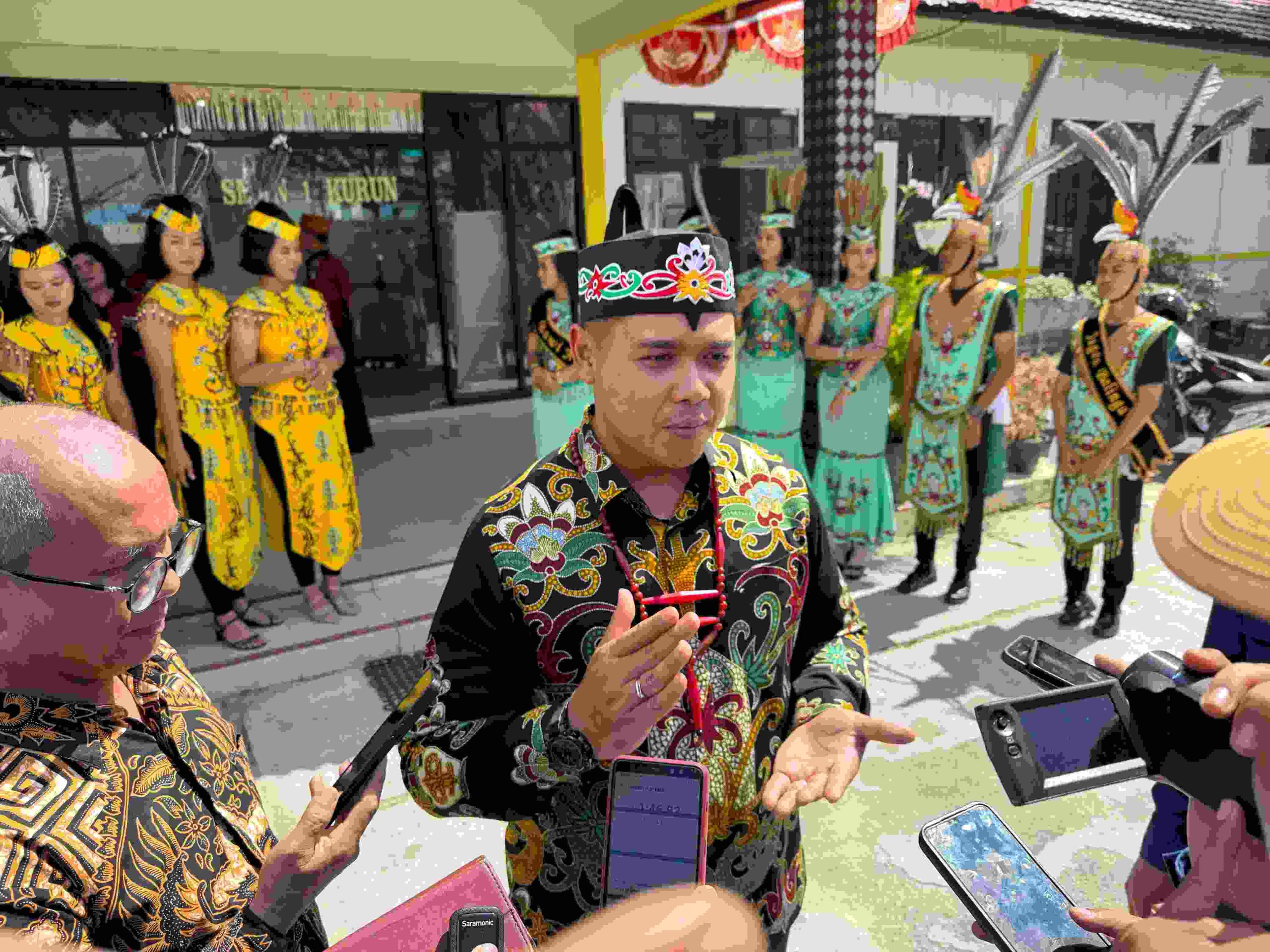 Kamis Berbahasa