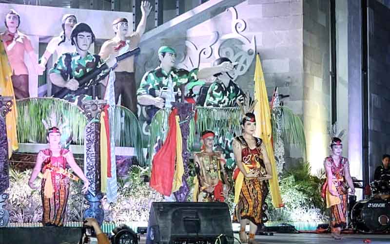 Panggung Seni Budaya Lokal Pikat dan Hibur Ribuan Warga