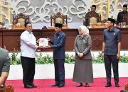 Pemprov Serahkan Naskah Raperda RPJMD 2025-2029 ke DPRD