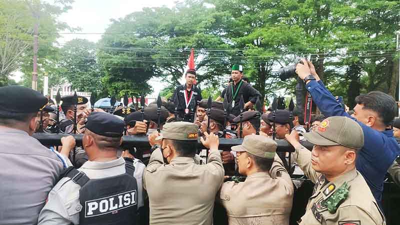 Satpol PP Turut Serta Amankan Aksi Damai Aliansi TAM