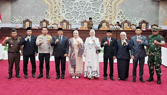 Tak Jadi Wabup, Endang Dilantik Jadi Anggota Dewan