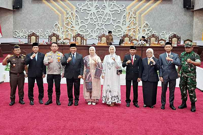 Tak Jadi Wabup, Endang Dilantik Jadi Anggota Dewan