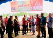 Bupati Kapuas Serahkan Program RIPPM Kepada Desa Tangirang