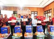 Bupati Serahkan Bantuan Kepada Korban Terdampak Kebakaran