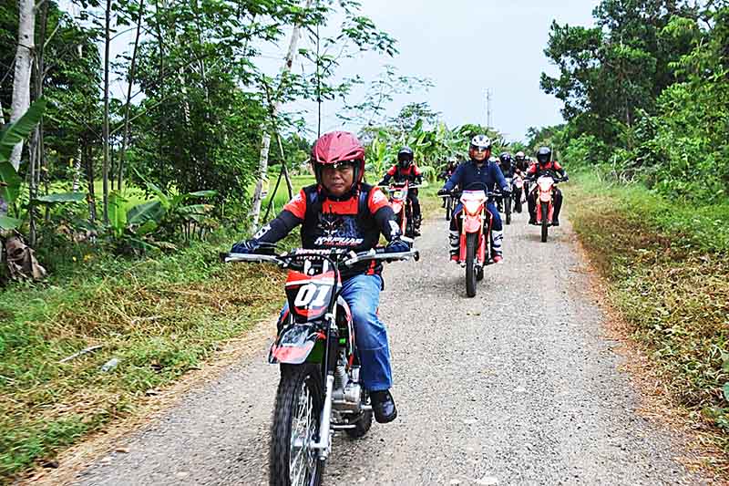 Wiyatno Kembali Tinjau Infastruktur Jalan Gunakan Motor Trail