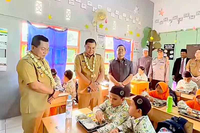 Wiyatno Mulai Luncurkan Program MBG di Kapuas