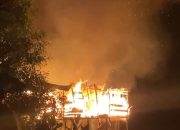 Akses Jalan Sulit, Petugas Kesulitan Padamkan Api di Basirih Hulu