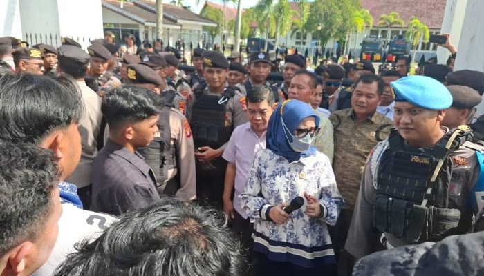 Aksi Damai di DPRD Kalteng Diwarnai Kericuhan