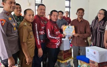 Wiyatno Serahkan Bantuan untuk Korban Kebakaran di Dadahup