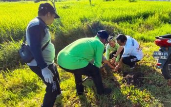 Pj Sekda Kapuas Bersama ASN Lakukan kegiatan “Jumat Bersih”