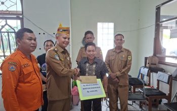 Pemkab Gumas Serahkan Bantuan bagi Warga Terdampak Kebakaran