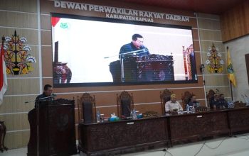 Bupati Kapuas Sampaikan Jawaban Padangan Umum Fraksi 