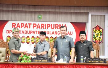 Bupati Pulpis Sampaikan Pidato Pengantar Rancangan KUA dan PPAS