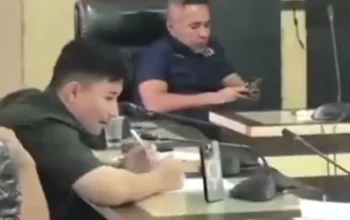 Anggota DPRD Termuda di Kendari Tertangkap Kamera Ngevape saat Rapat Bahas Buruh di-PHK