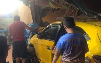 Tabrak Sepeda Motor dan Seruduk Warung Soto