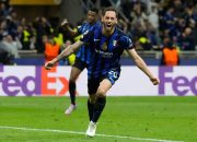 Hakan Calhanoglu Bantah Isu Ingin Tinggalkan Inter Milan Demi Galatasaray