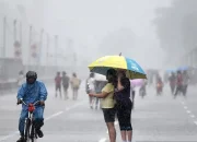 Hujan Ringan hingga Disertai Angin Kencang dan Petir Berpotensi Landa Mayoritas Kota Besar Indonesia