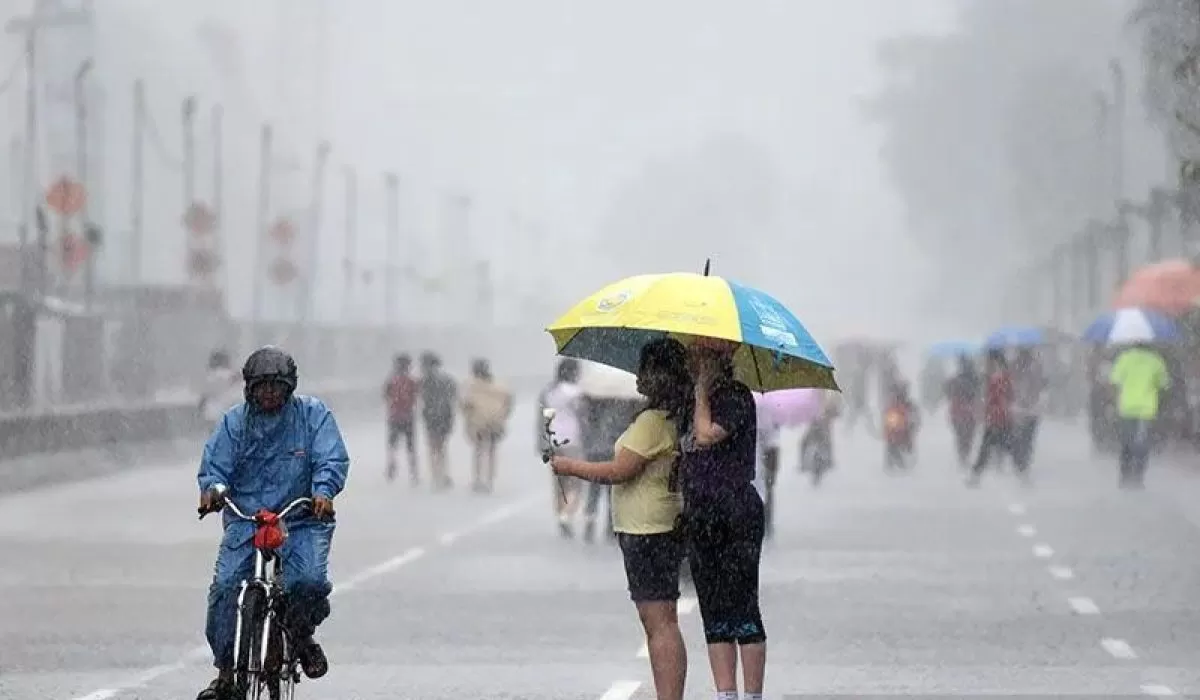 Hujan Ringan hingga Disertai Angin Kencang dan Petir Berpotensi Landa Mayoritas Kota Besar Indonesia