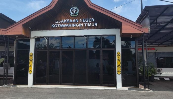 Kejaksaan Menahan Tiga Mantan Perangkat Desa Parit