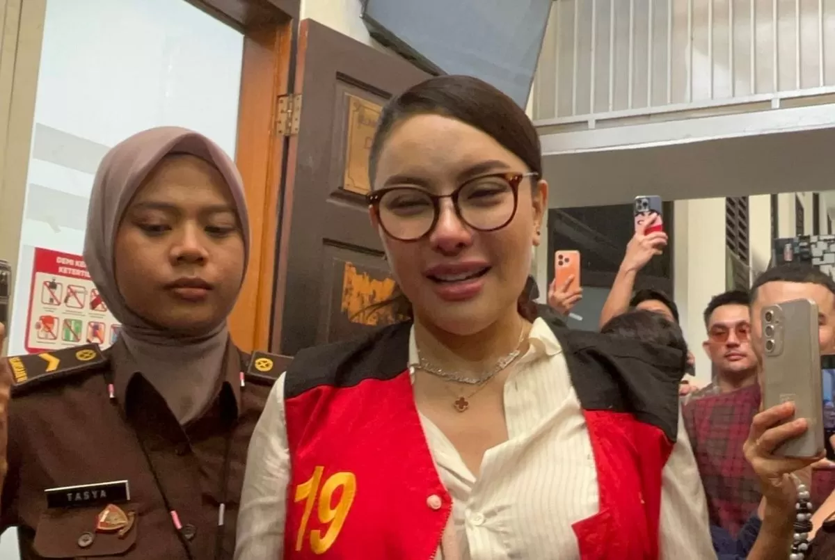 Kangen Anak-anak! Tangis Nikita Mirzani Pecah saat Bacakan Eksepsi