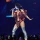 Katy Perry Nangis di Atas Panggung Setelah Putus dari Orlando Bloom