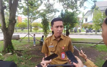 51 Orang Bertanding