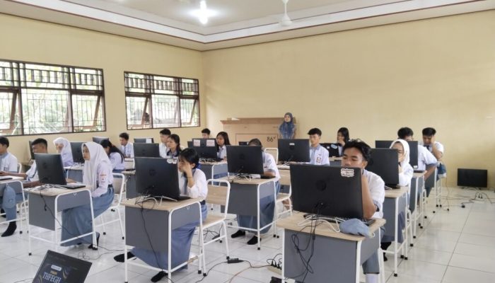 Saat PLN Padam, Sinar Pendidikan Tetap Menyala