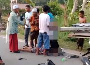 Motor Keluarga Tabrak Pikap, Bocah Tertancap Besi