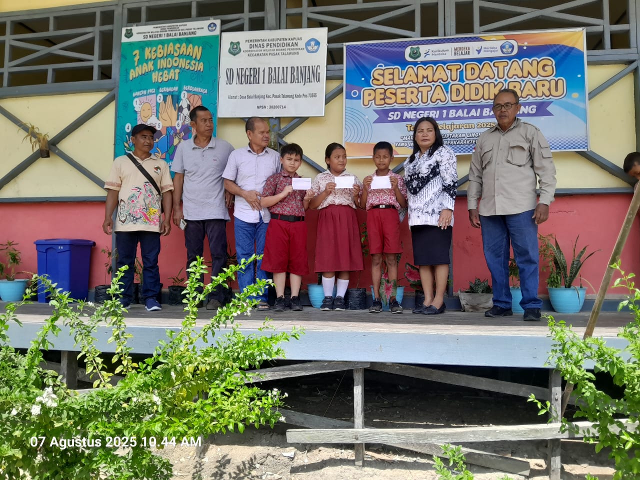 Koperasi MMJ Berikan Bantuan Bea Siswa